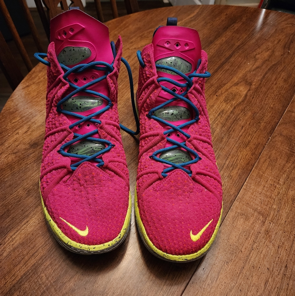 Lebron XVIII "Los Angeles By Night"